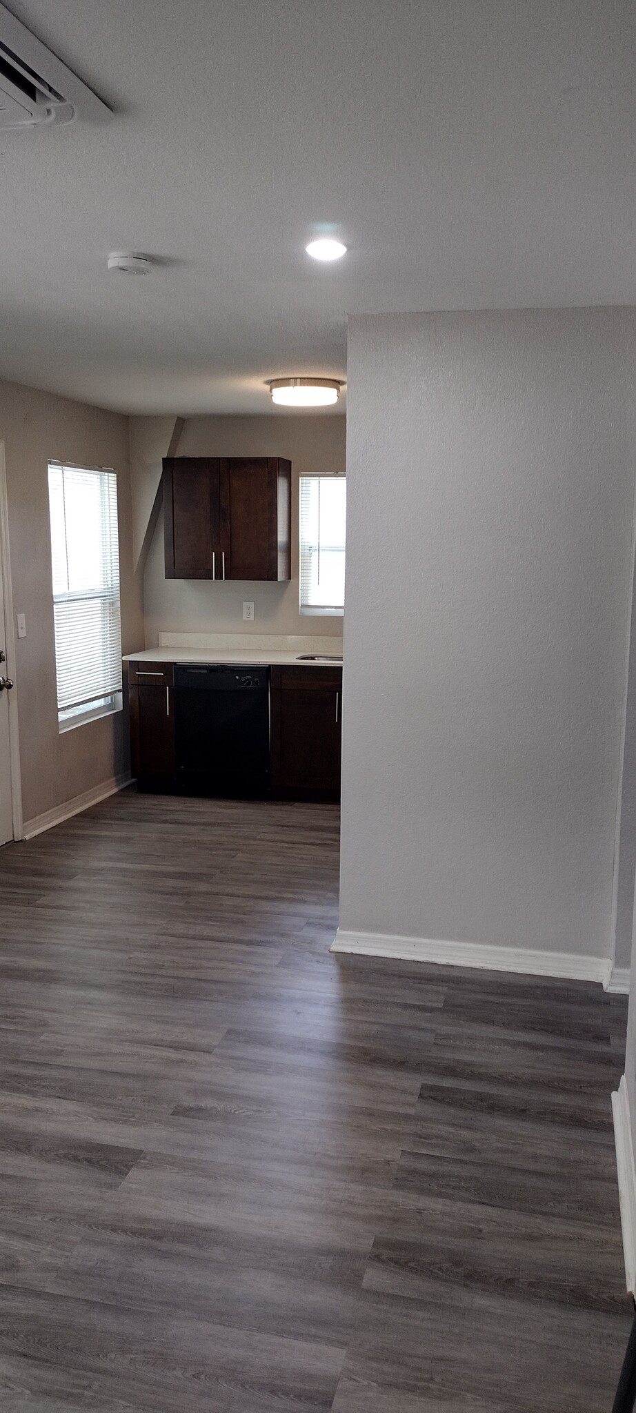 Living Room - 701 E Hanlon St