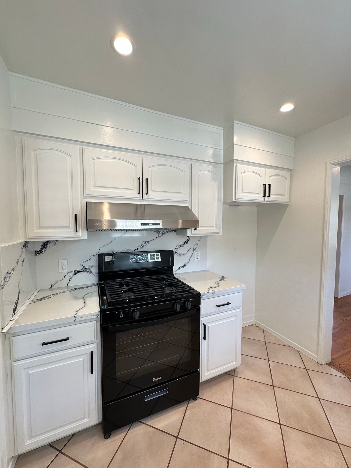 Building Photo - 9856 La Rosa Dr