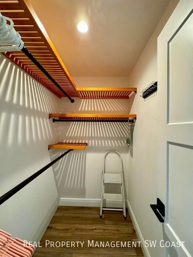 Building Photo - 6300 South Pointe Blvd