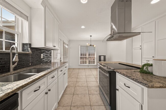 Building Photo - 11414 Meadow Lake Dr