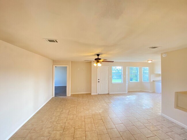 Building Photo - 521 26th Ave N