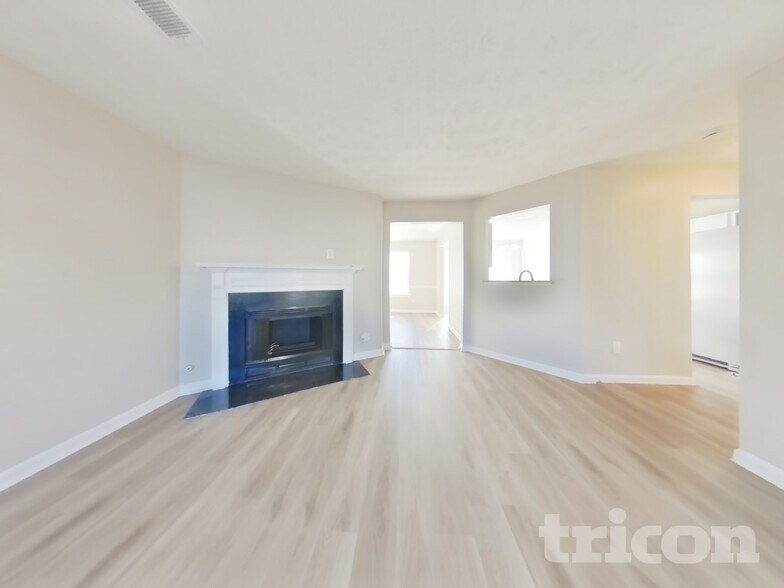 Building Photo - 2492 Feathertree Ln