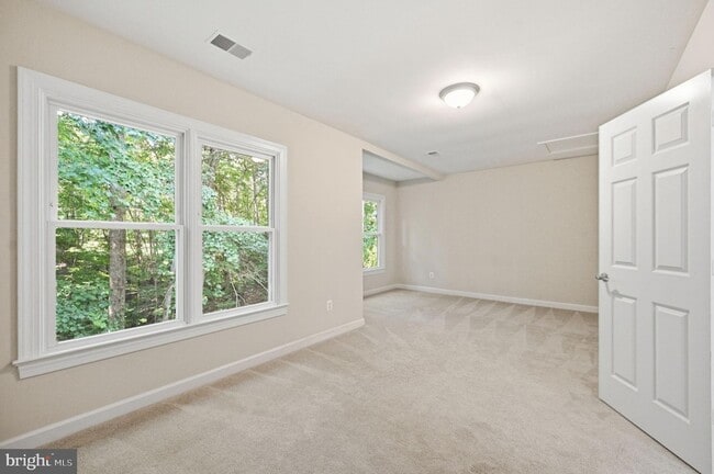 Building Photo - 2 English Hills Dr