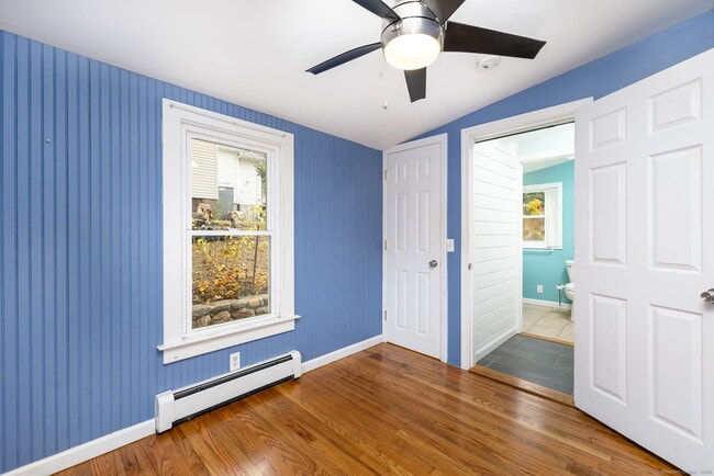 Building Photo - 30 Lakeview Dr