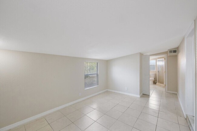 Building Photo - $1600 House on Corner Lot Ready by June 1,...