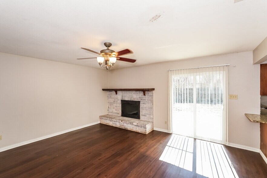 Building Photo - 3009 Joymeadow Dr