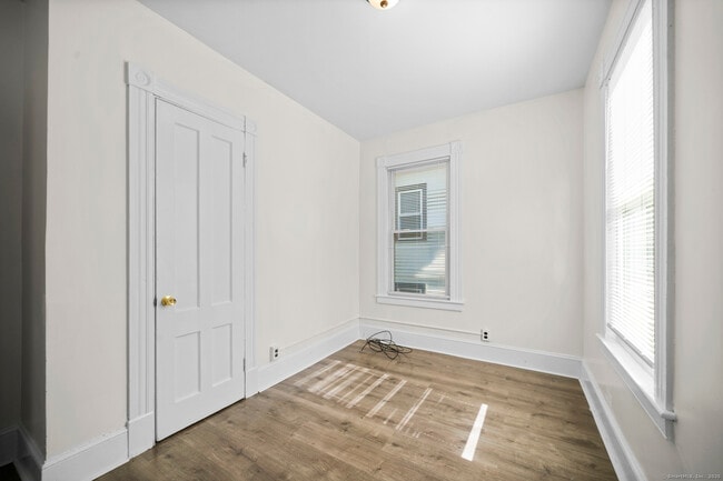 Building Photo - 217 Woodlawn Terrace