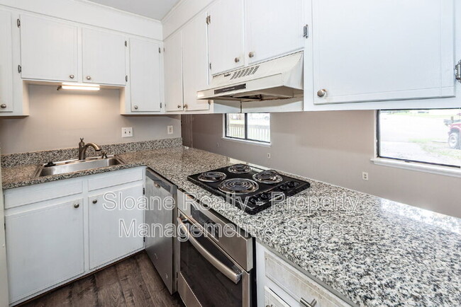Building Photo - 819 Sandpiper Dr