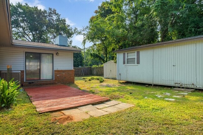 Building Photo - 1809 Quince Dr