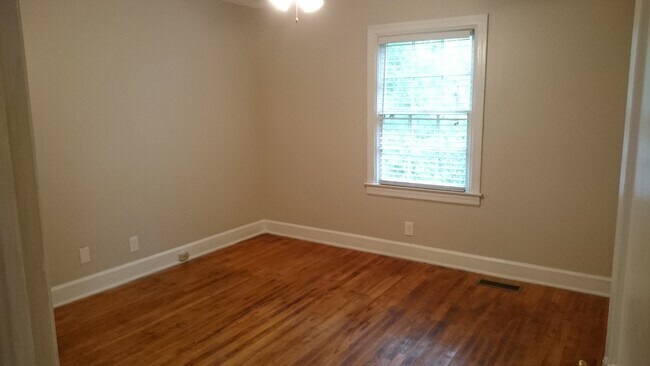 Building Photo - 2291 Kingsley Dr