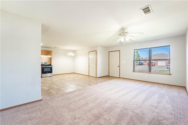 Building Photo - 414 E Southern Trace Dr