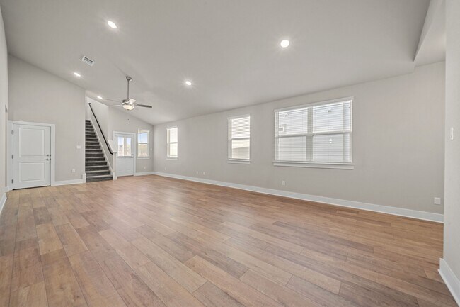 Building Photo - 219 Pinnacle Ln