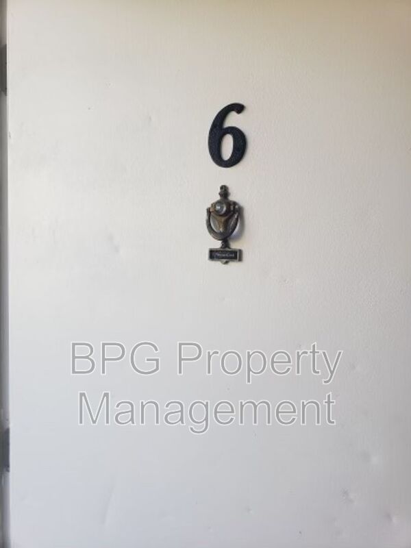 Building Photo - 123 Circle Dr