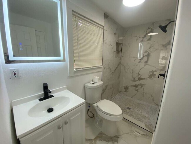 Building Photo - BEAUTIFUL HOME IN HOUSTON. MOVE IN READY!.