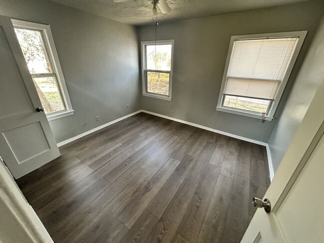 Building Photo - 2 bedroom home