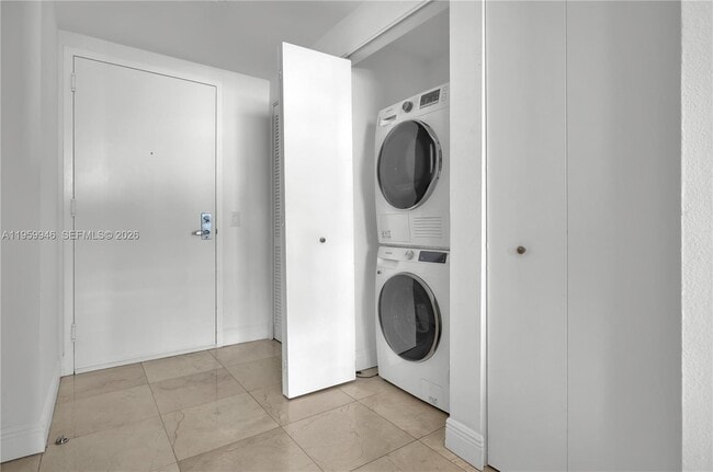 Building Photo - 2475 Brickell Ave