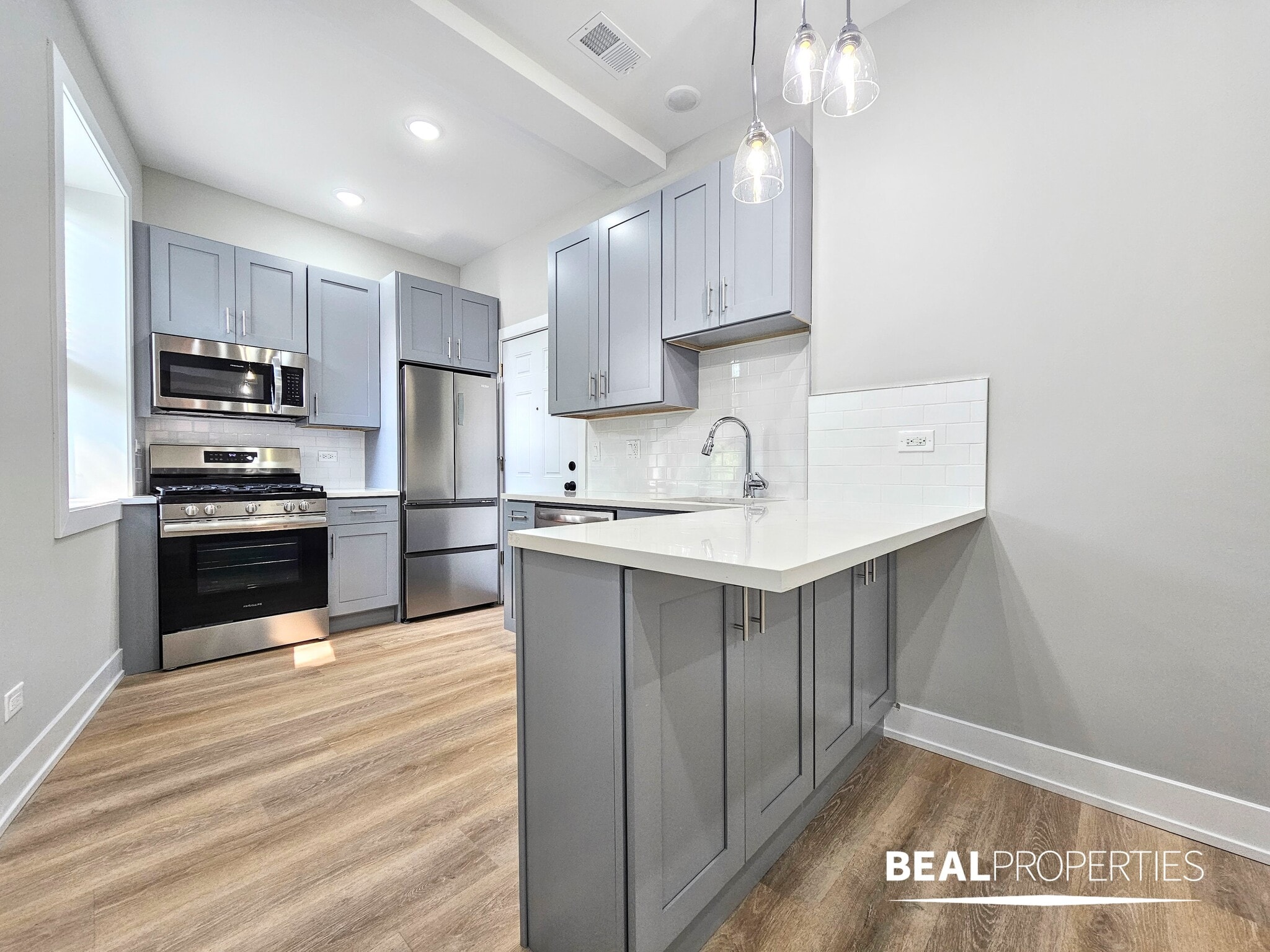 Building Photo - 428 W Belden Ave