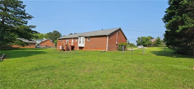 Building Photo - 1308 Crumbley Rd