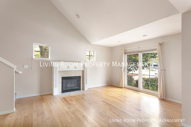 Building Photo - 1602 NE Glisan St