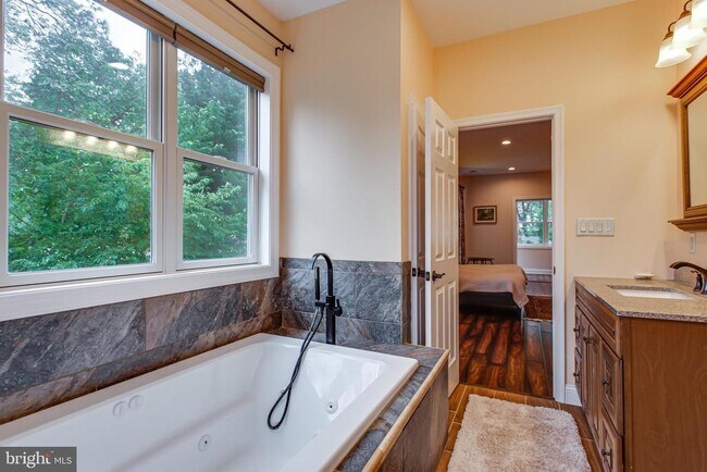 Building Photo - 43840 Bardmore Way