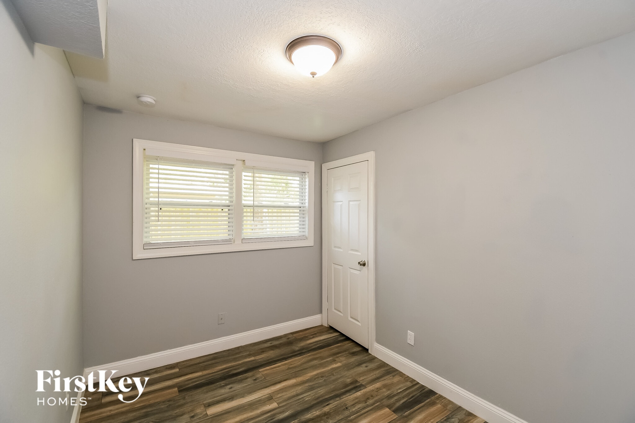 Building Photo - 1056 Busac Ave