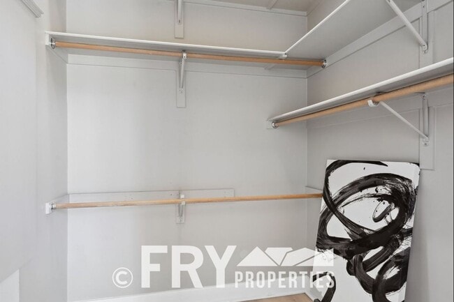 Building Photo - Ground Floor Condo in Great Uptown Location