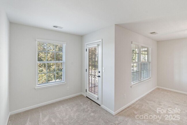 Building Photo - 2076 Waverly Ct