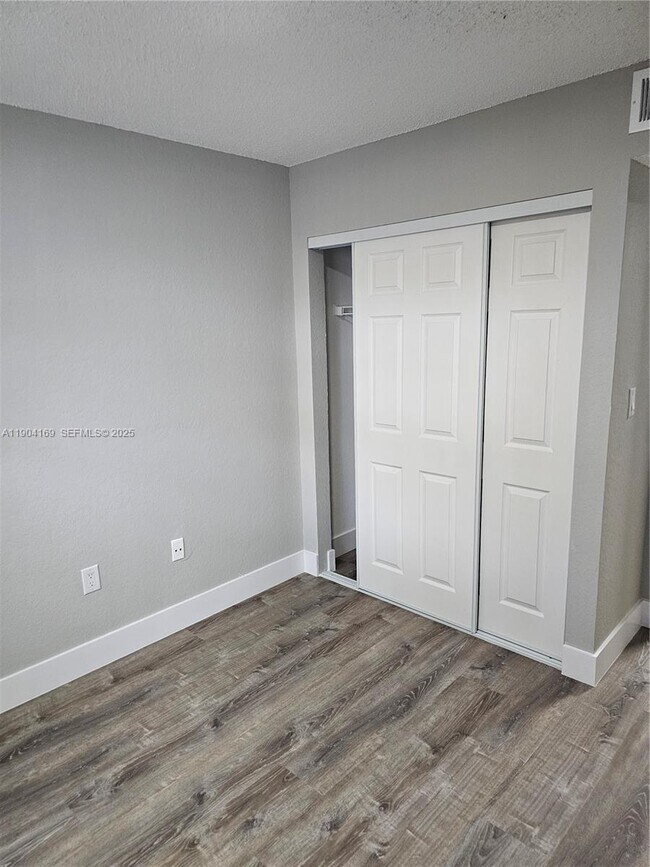 Building Photo - 2880 N Oakland Forest Dr