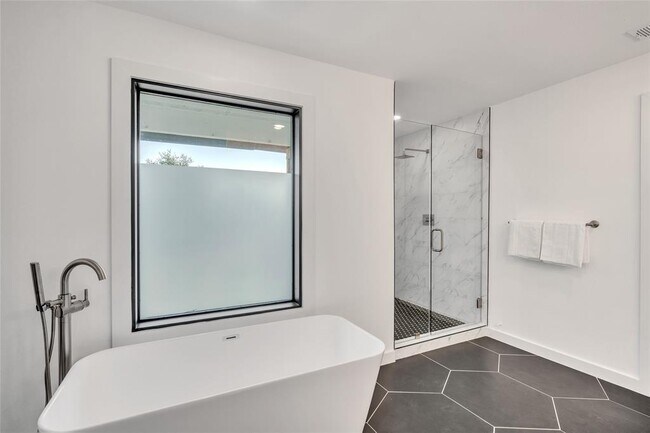 Building Photo - 2100 Apricot Glen Dr