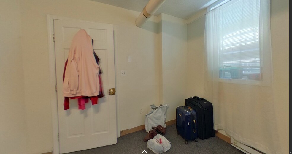 Building Photo - 142 Hemenway St