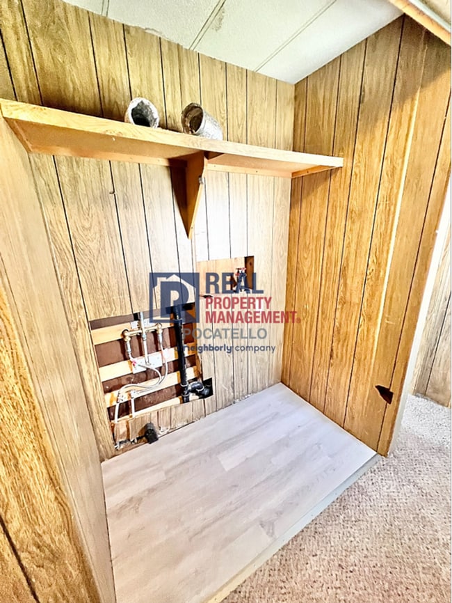 Building Photo - 2 Bedroom 1 Bath Mobile Home - Pets negotiable