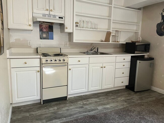 Building Photo - 652 S 850 E
