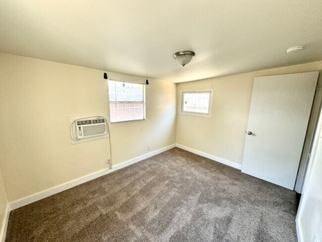 Building Photo - Old World Charm 2 bedroom / 1 bath