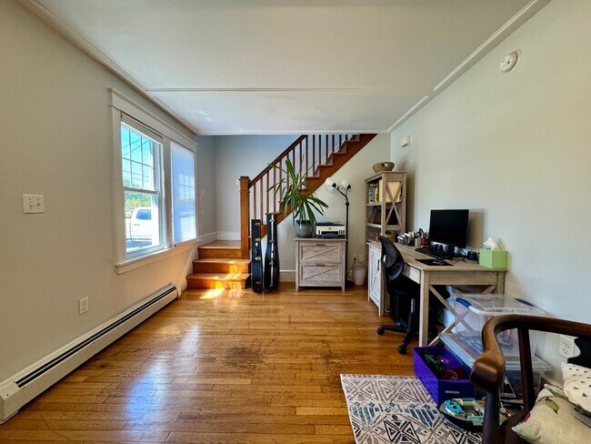 Building Photo - $3,900 - 3BD/2BA Single Family Home - Falmouth w/ Heated 2-Car Garage, W/D & Large Backyard! Avai...