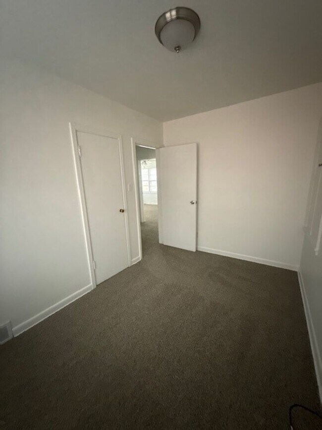 Building Photo - Charming 3-Bedroom Home Near Kenosha Dream Park