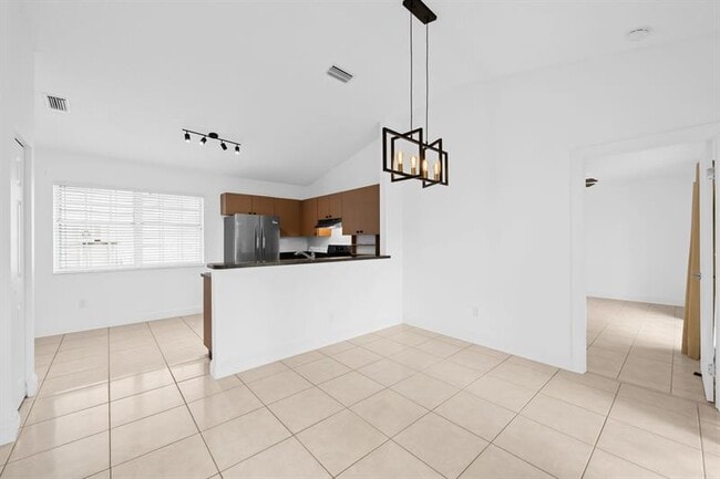 Building Photo - 9953 NW 9th Ct