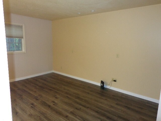 Building Photo - 954 Schneitter Cir