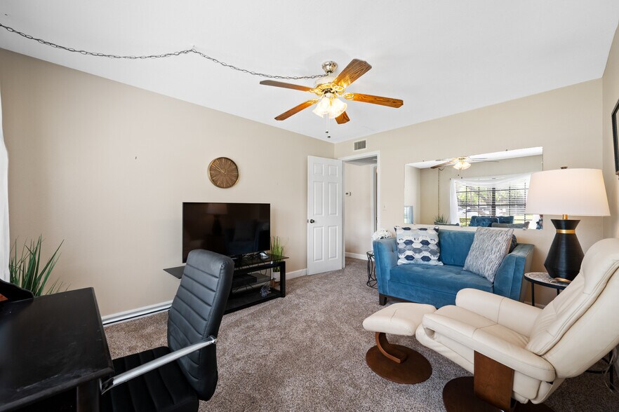 Building Photo - 3301 Crystal Ct E