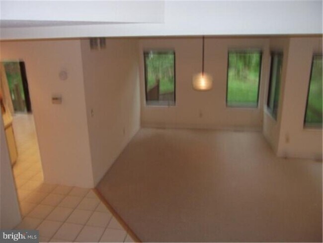 Building Photo - 83 Sayre Dr