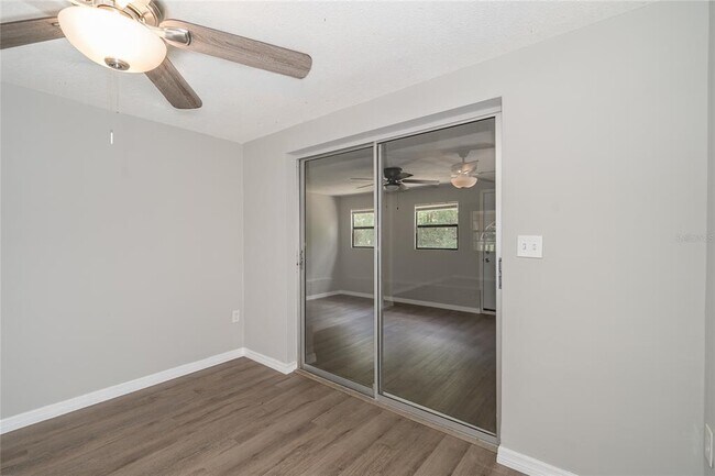 Building Photo - 7911 Foxwood Dr