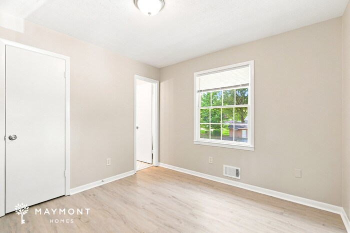 Building Photo - 8455 Magnolia Dr