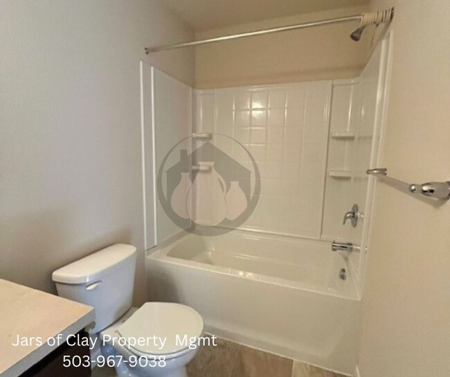 Building Photo - Move in Special!!!  Great South Salem Town...