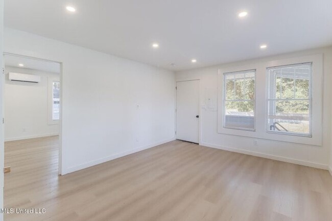 Building Photo - 270 McDonnell Ave