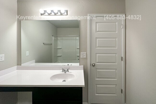 Building Photo - Gorgeous 4 Bed 2 Bath Home in Heart Of Yukon!