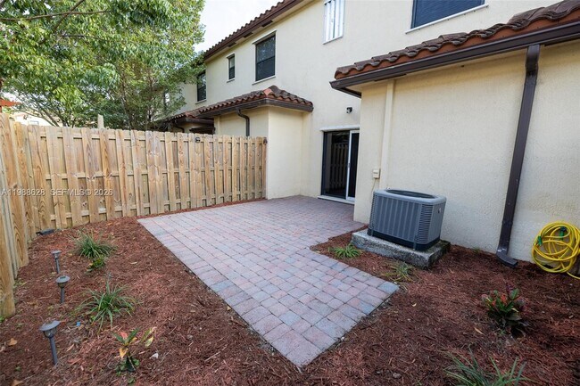 Building Photo - 3213 SE 6th St