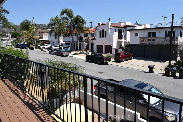 Building Photo - 318 W Avenida Palizada