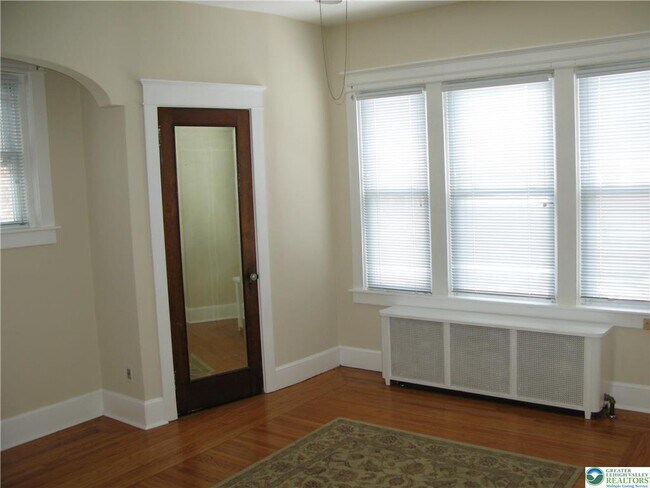 Building Photo - 520 N Muhlenberg St