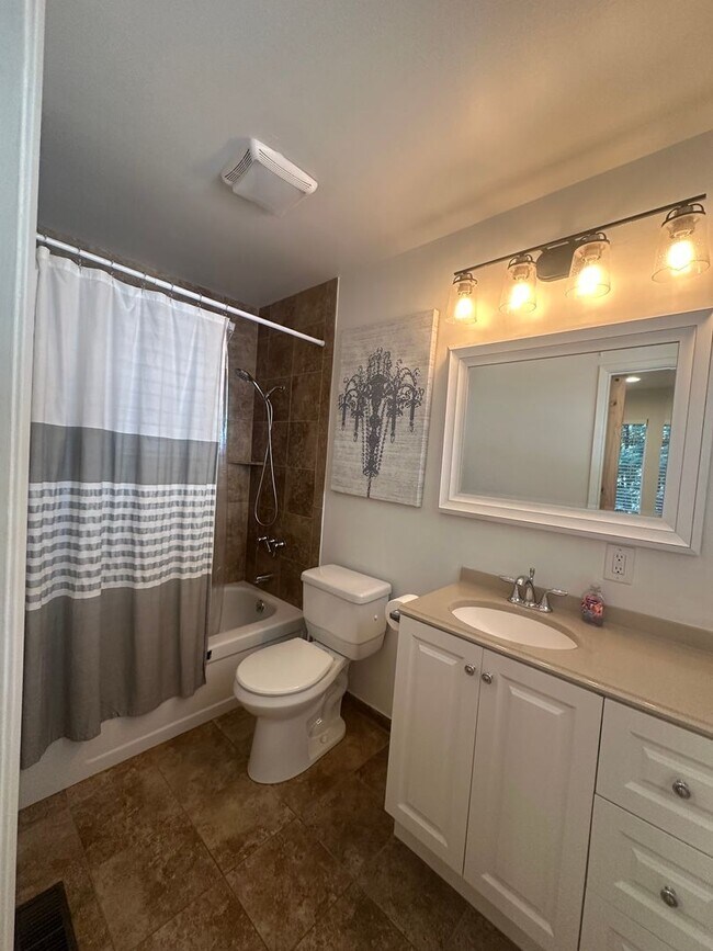 Building Photo - Charming 3 Bed, 2 Bath on Gardner Mountain