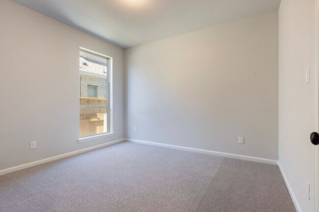 Building Photo - 5034 Morrison Dr