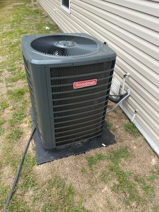 Building Photo - 409 Genesis Dr